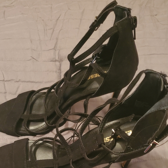 Heels - Picture 3 of 3